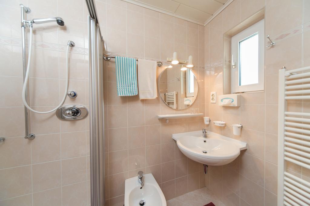 Kedul Lodge Santa Cristina Val Gardena Room photo
